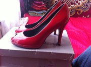продам туфли, красные, на каблуке, с открытым носком, лаковые, удобные.....